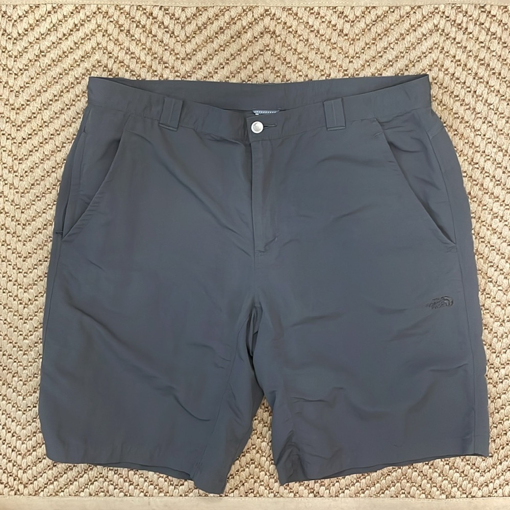 The North Face - Classic Flat Front Outdoor Hiking Shorts - Charcoal - 40